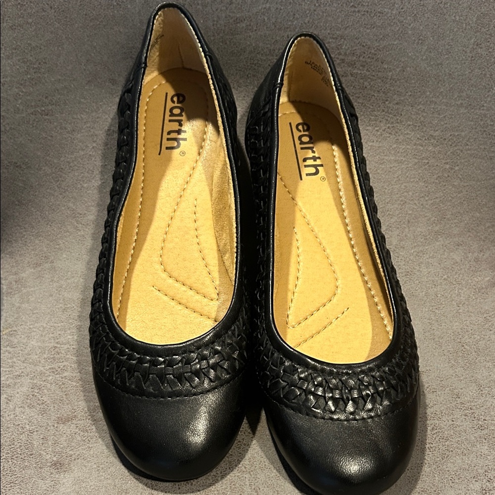 Earth - Women's Black Leather Flats
